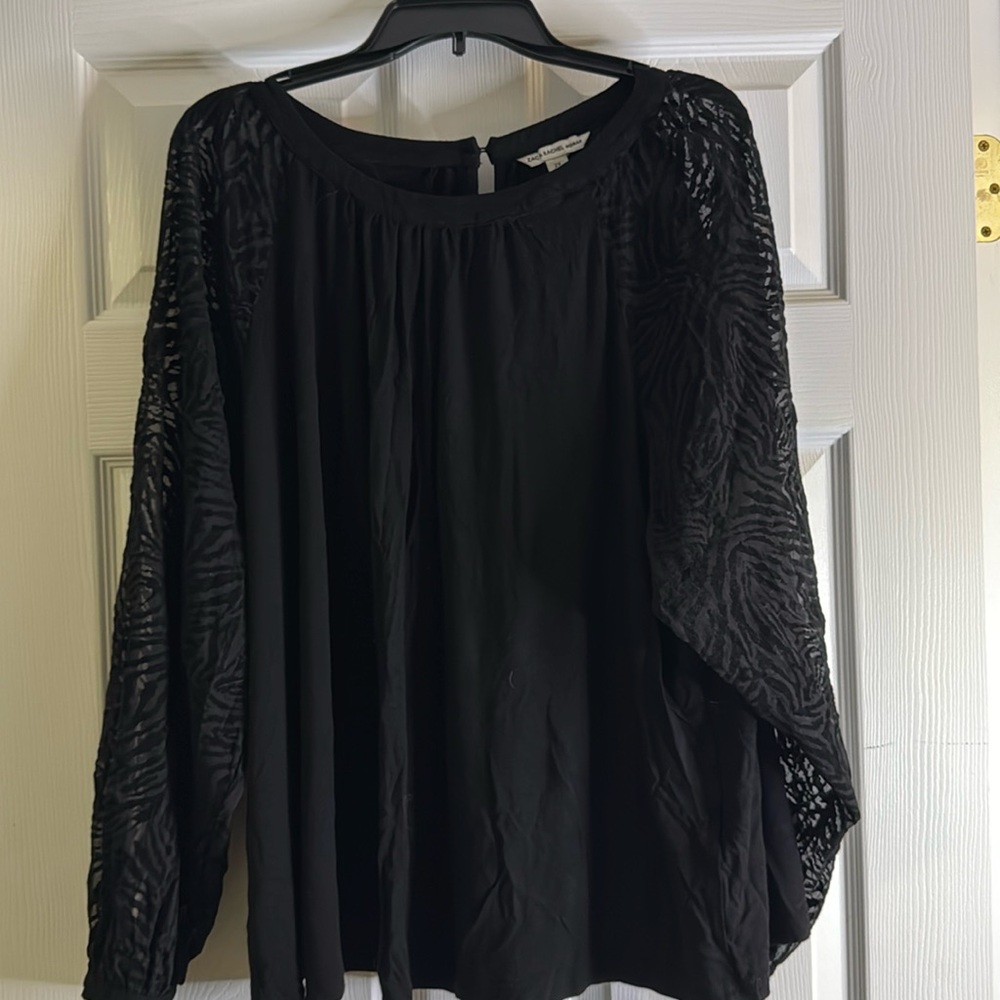 Like new women’s top